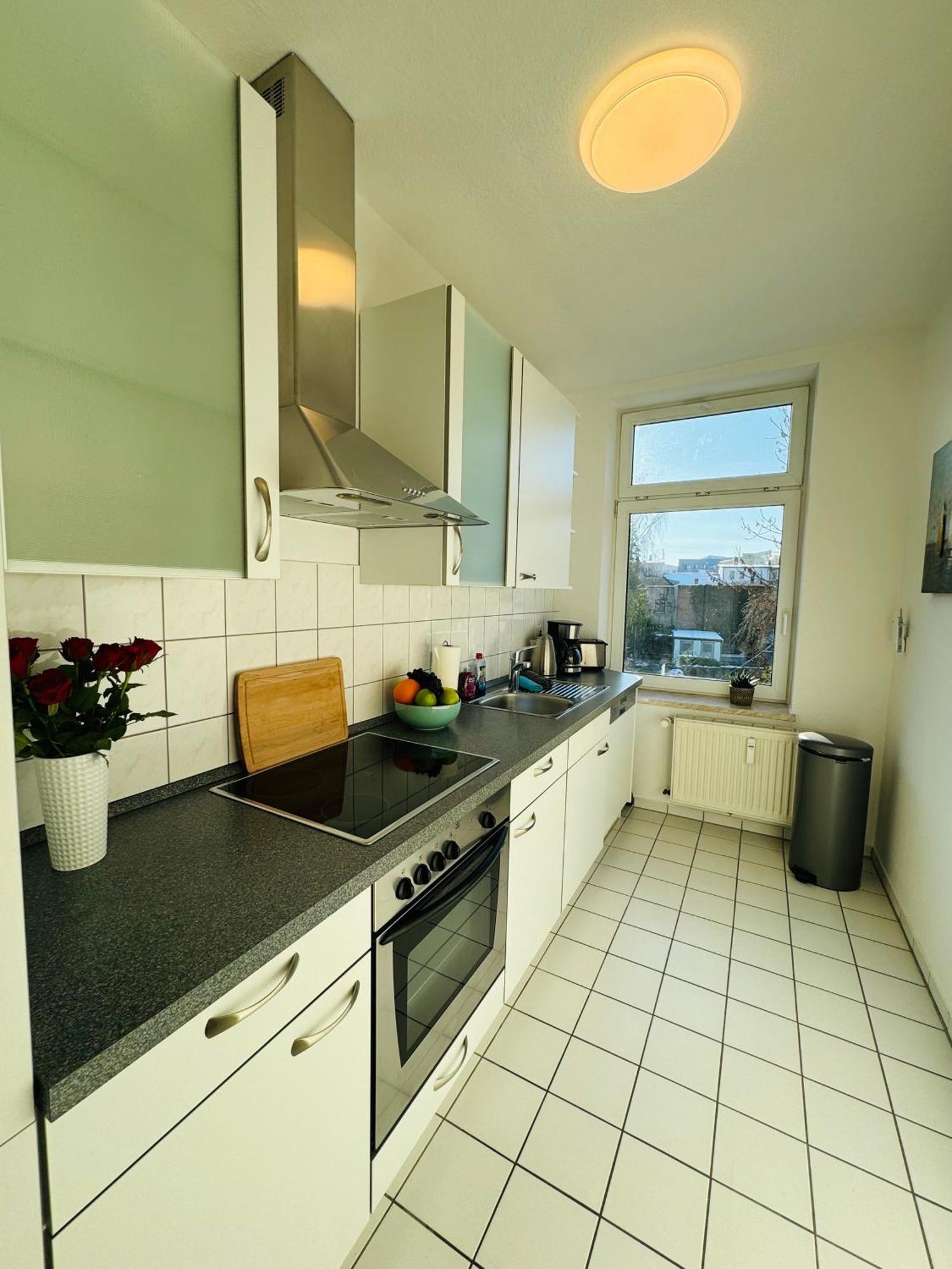 Schicke Wohnung Im Gruenen Hinterhof Schwerin  Exterior foto